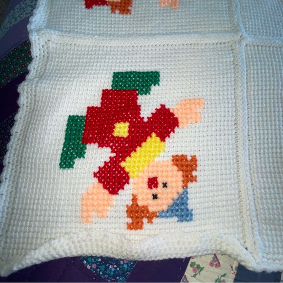 VINTAGE - CLOWN - HAND-CROCHETED - BABY BLANKET - CRIB WALL HANGING - Sweet - Picture 3 of 15